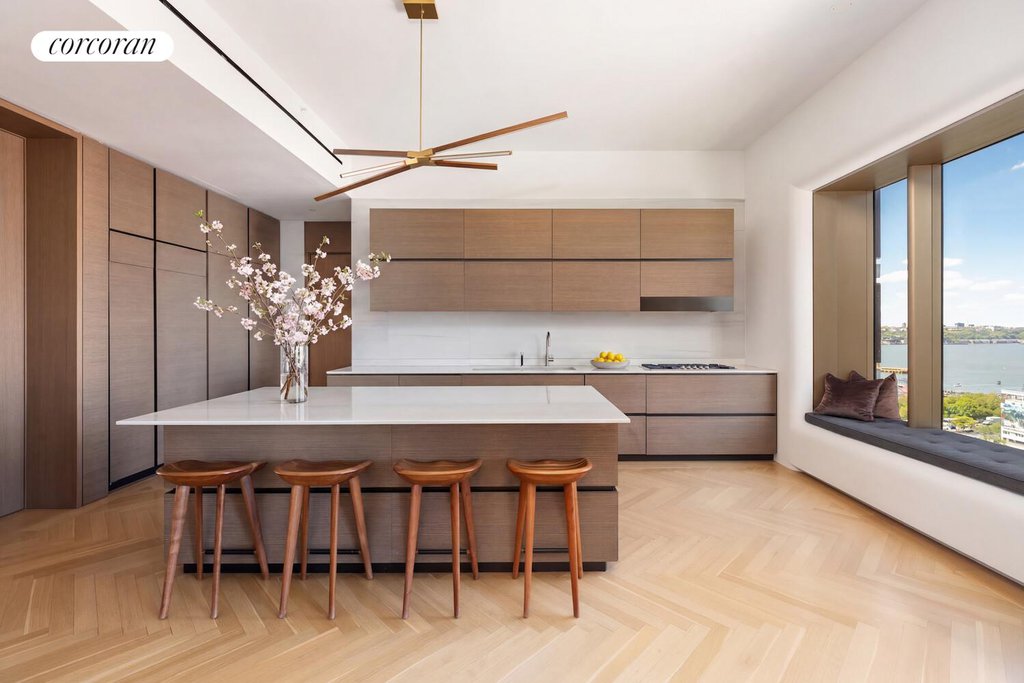 551 West 21st Street, Unit 16B photo 4
