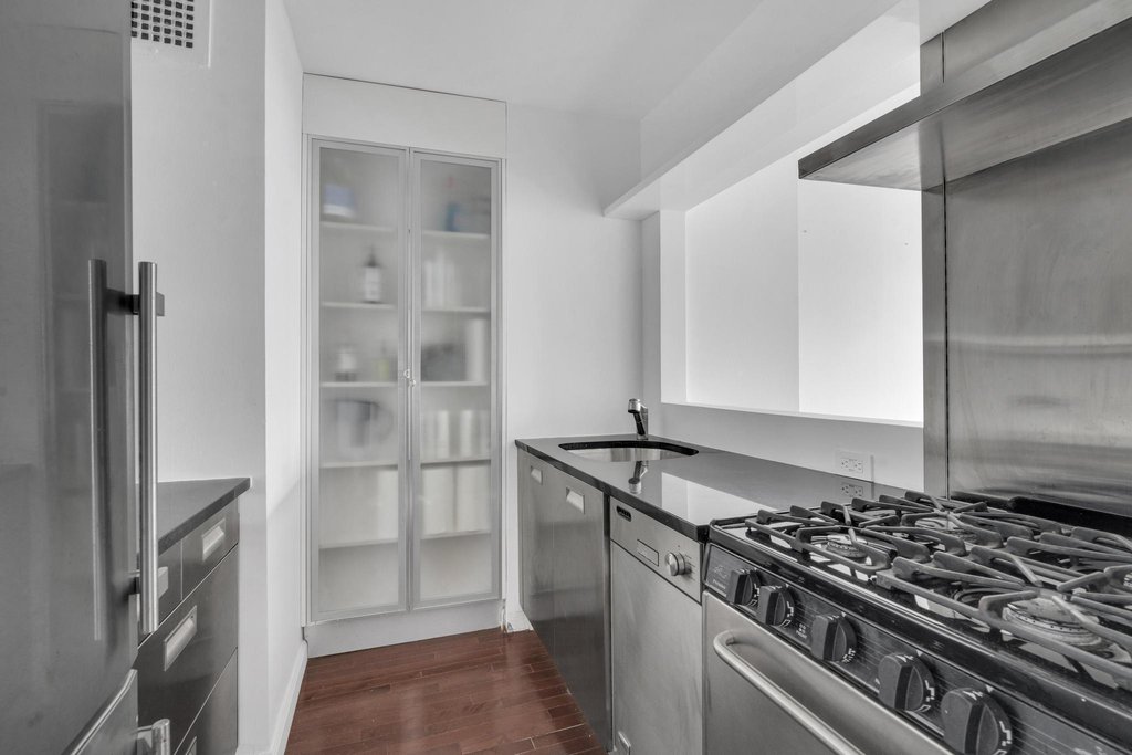 301 East 79th Street, Unit 28K photo 4