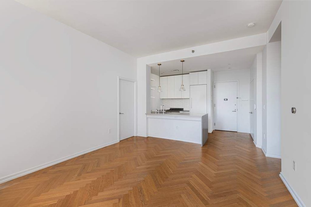 184 Kent Avenue, Unit D607 photo 2