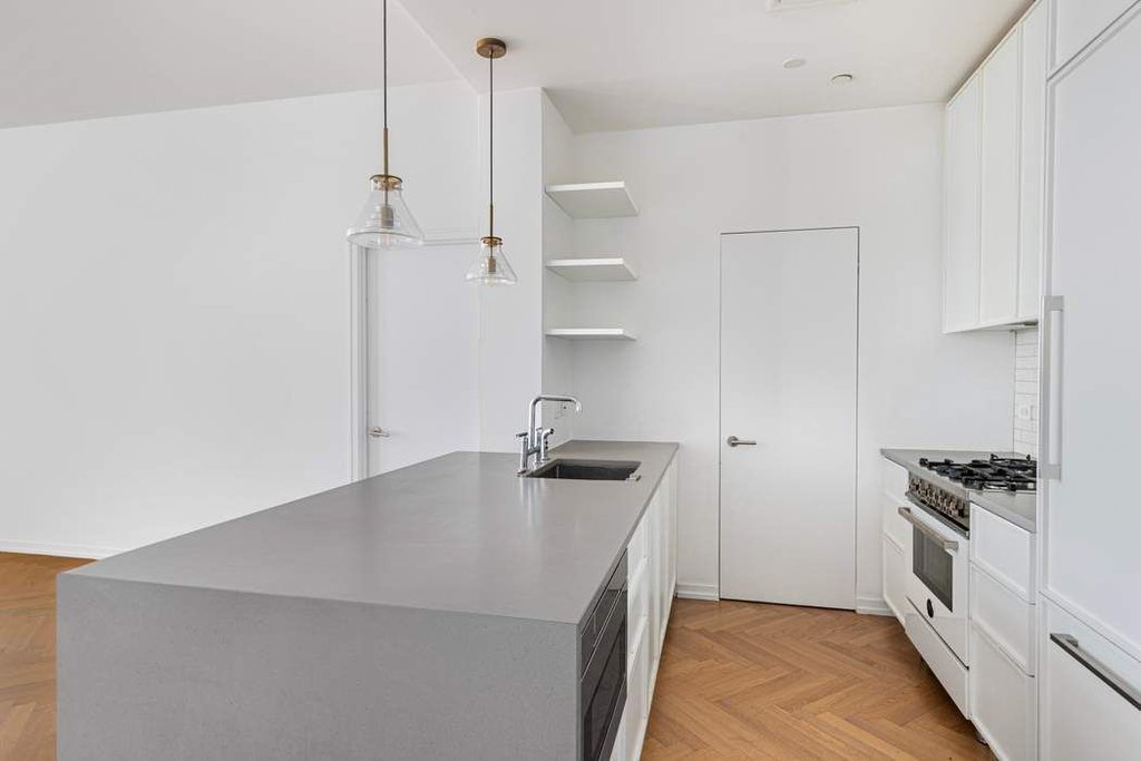 184 Kent Avenue, Unit D607 photo 3