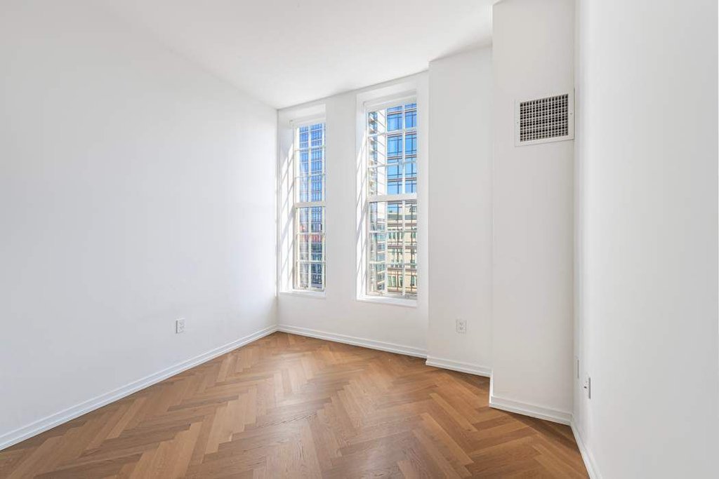 184 Kent Avenue, Unit D607 photo 6