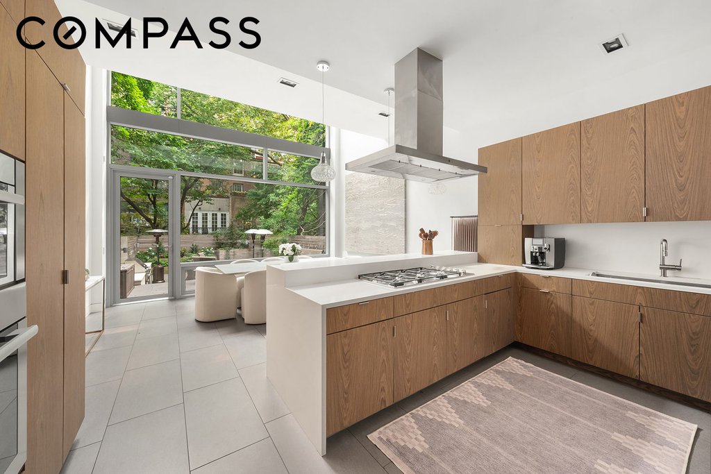 450 West 25th Street