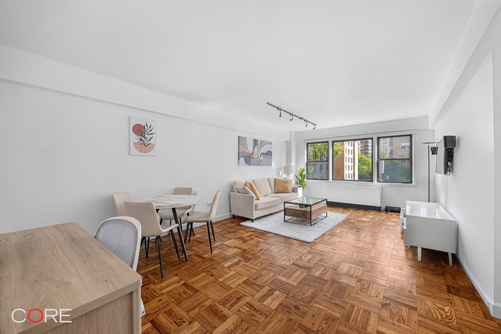 55 East 9th Street, Unit 4H