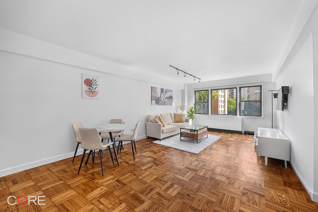 55 East 9th Street, Unit 4H