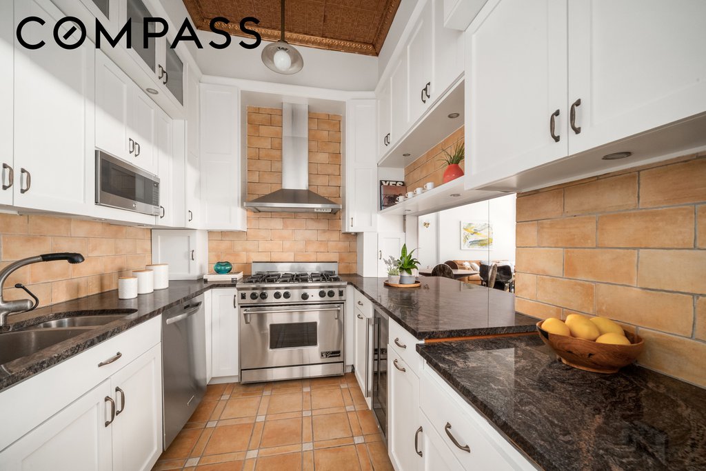 228 West 21st Street, Unit 2 photo 4