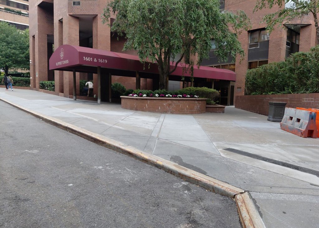 1601 Third Avenue, Unit 28C photo 2