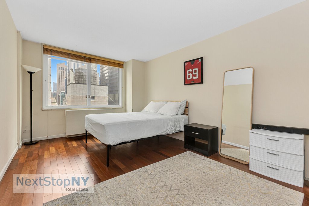 245 East 54th Street, Unit 16C photo 2