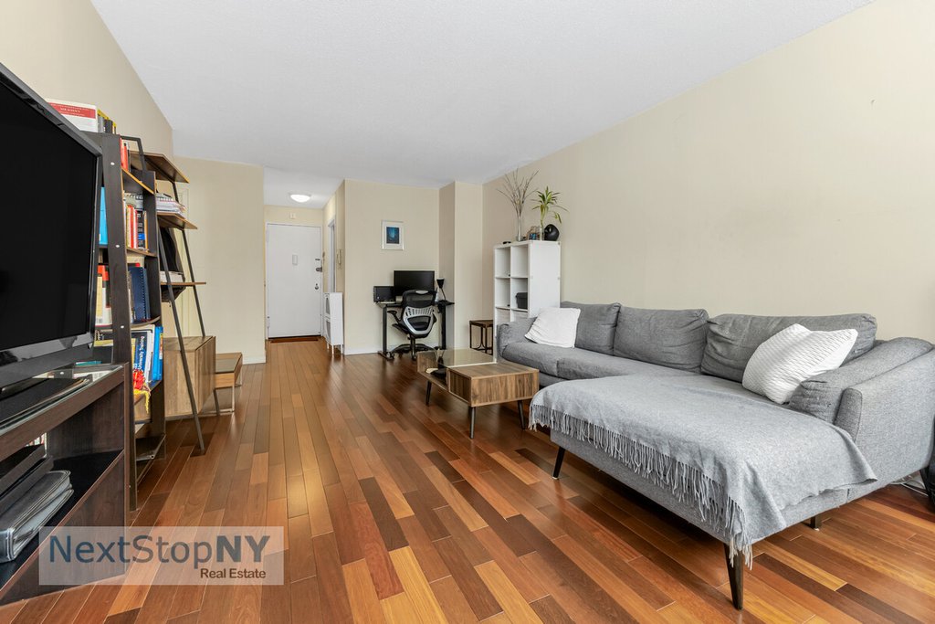 245 East 54th Street, Unit 16C photo 3