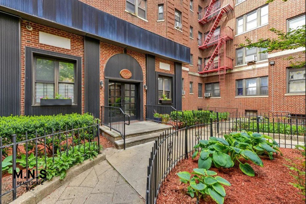 155-01 90th Avenue, Unit 3A photo 2