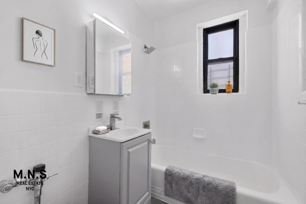 155-01 90th Avenue, Unit 3A photo 9