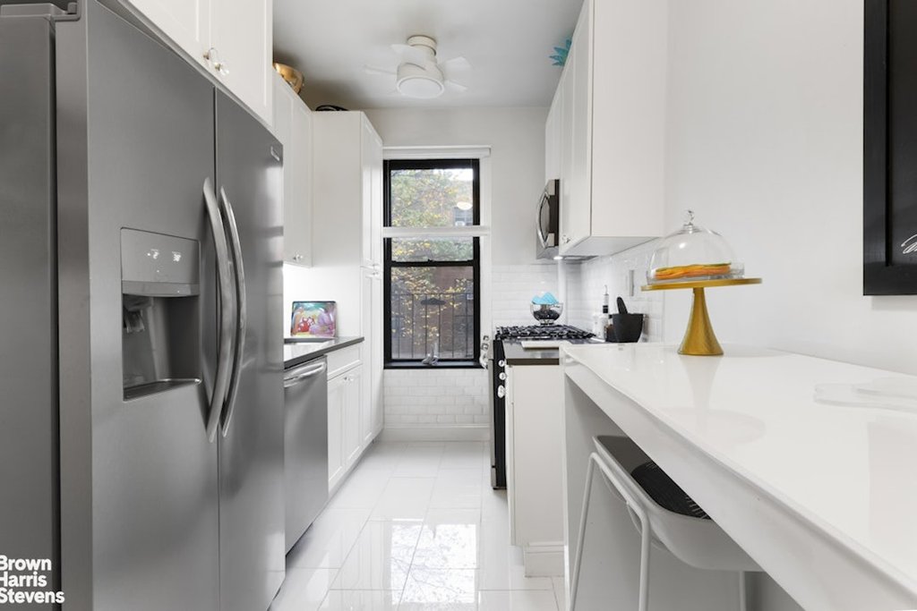 225 Bennett Avenue, Unit 2D photo 3