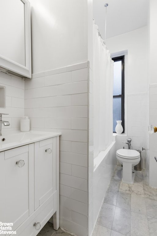 225 Bennett Avenue, Unit 2D photo 6