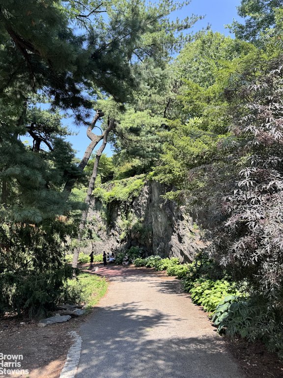 225 Bennett Avenue, Unit 2D photo 8