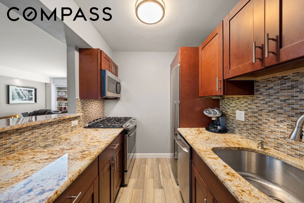 310 Lexington Avenue, Unit 2H photo 6