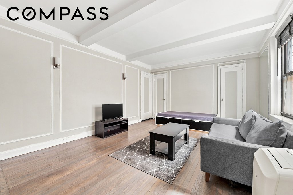 321 East 54th Street, Unit 3D photo 2
