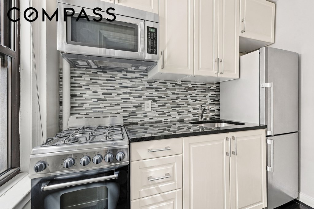 321 East 54th Street, Unit 3D photo 4