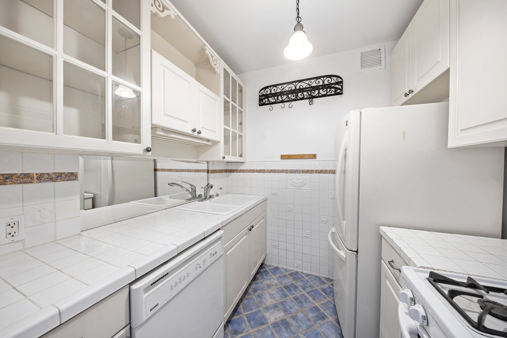 222 Riverside Drive, Unit 7F photo 5