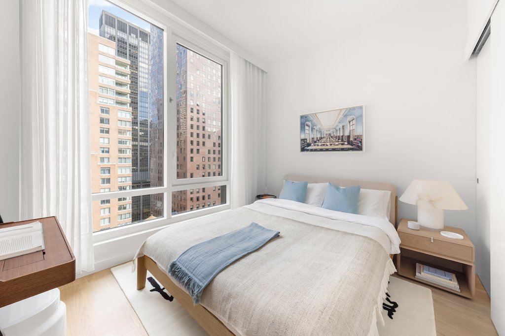 135 East 47th Street, Unit 21D photo 4