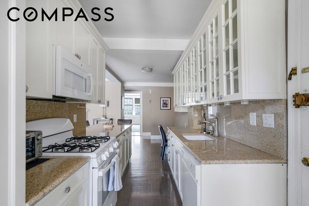 230 East 50th Street, Unit 9C photo 4
