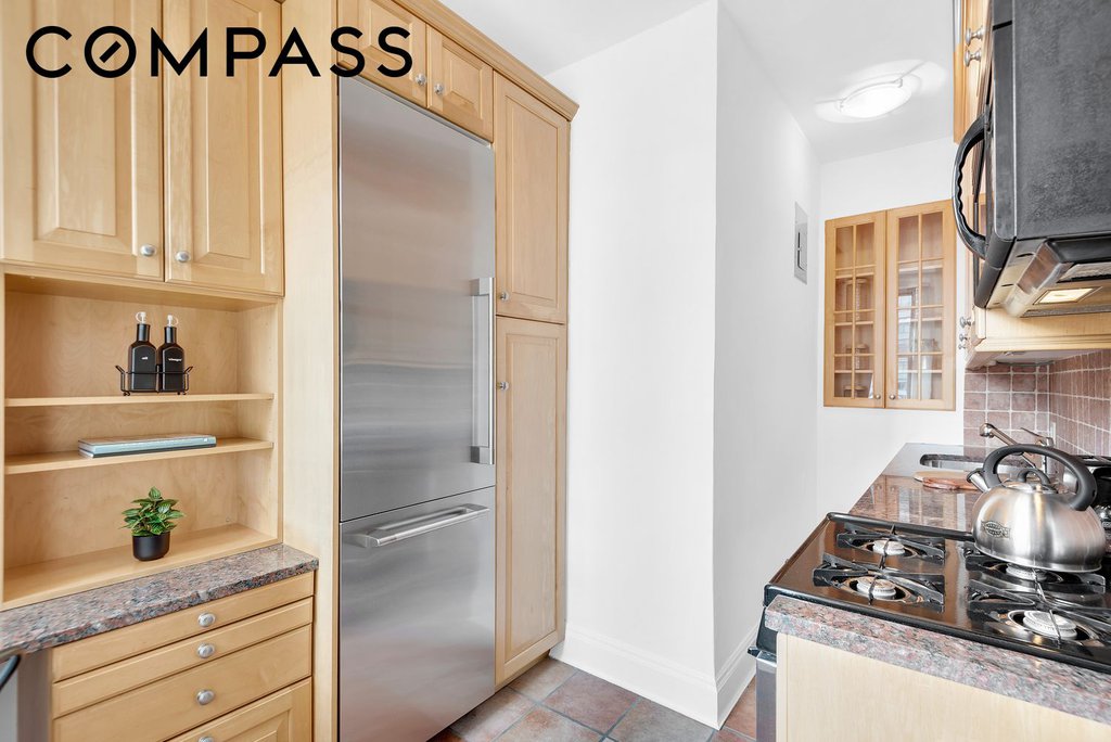 136 East 36th Street, Unit 11F photo 4
