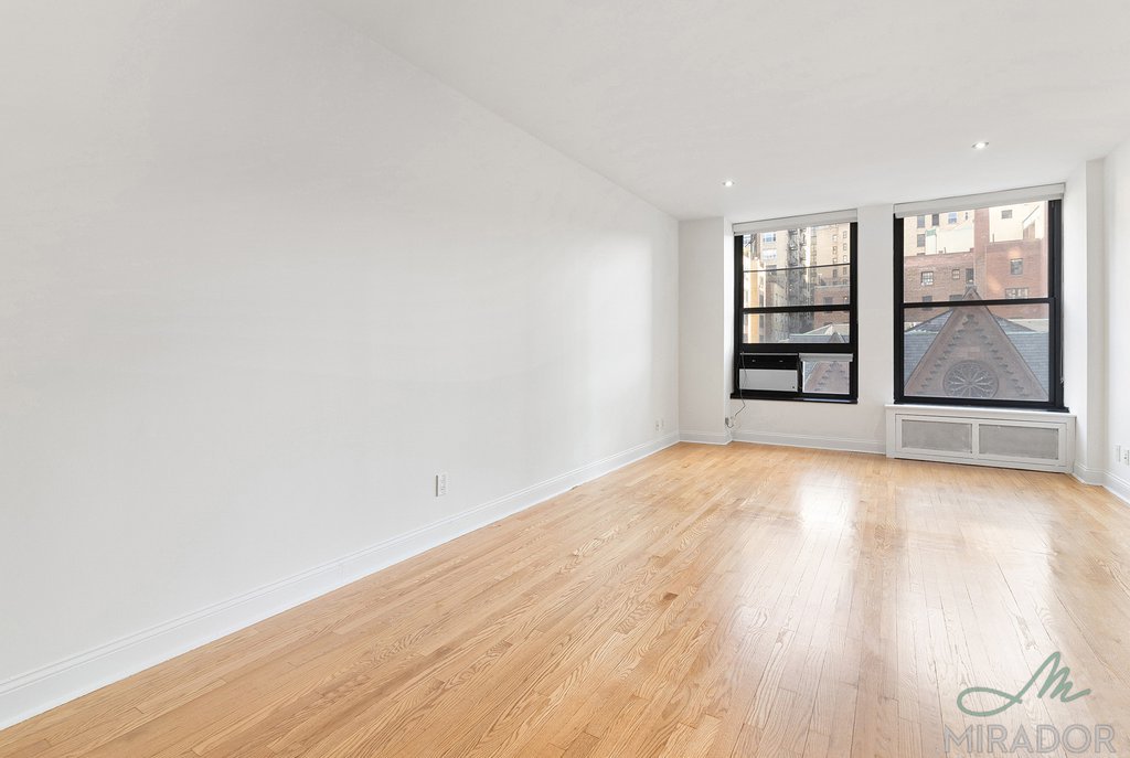 270 Park Avenue South, Unit 8C