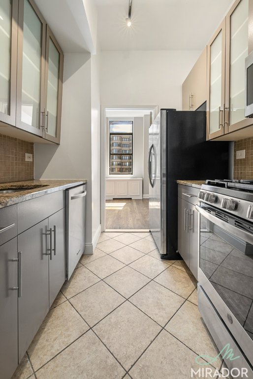 330 East 39th Street, Unit 37C photo 9
