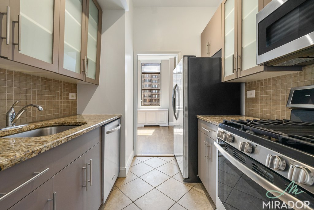 330 East 39th Street, Unit 37C photo 10