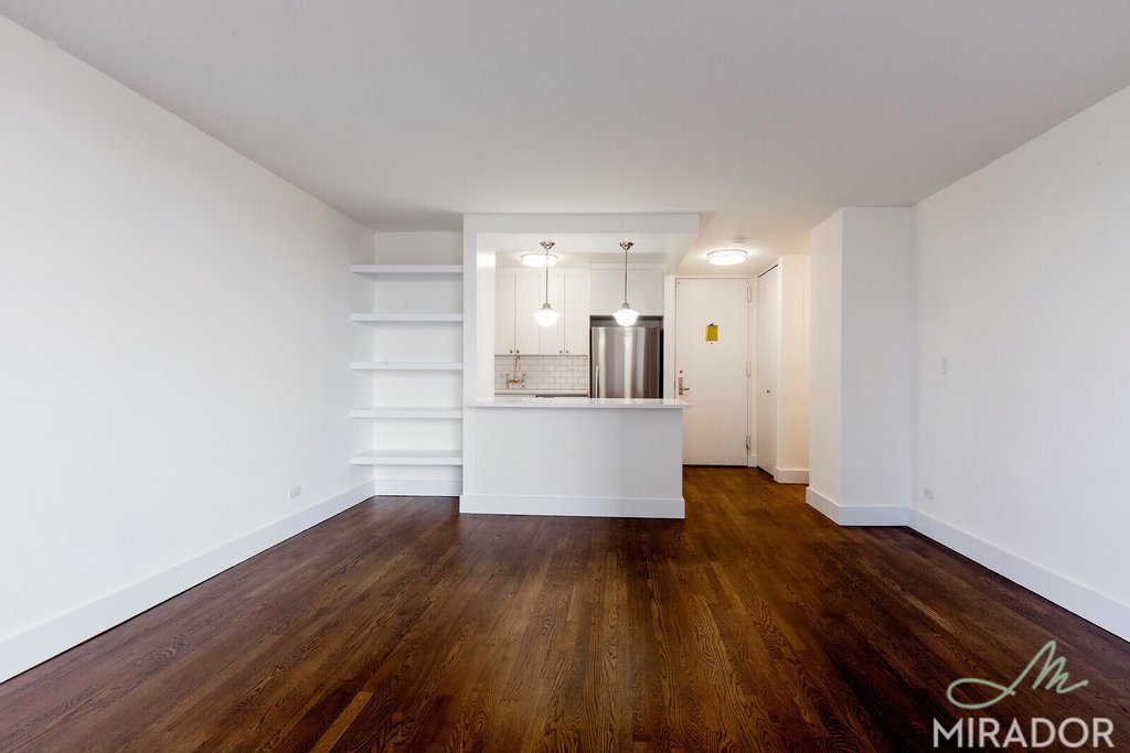 330 East 39th Street, Unit 35R photo 4