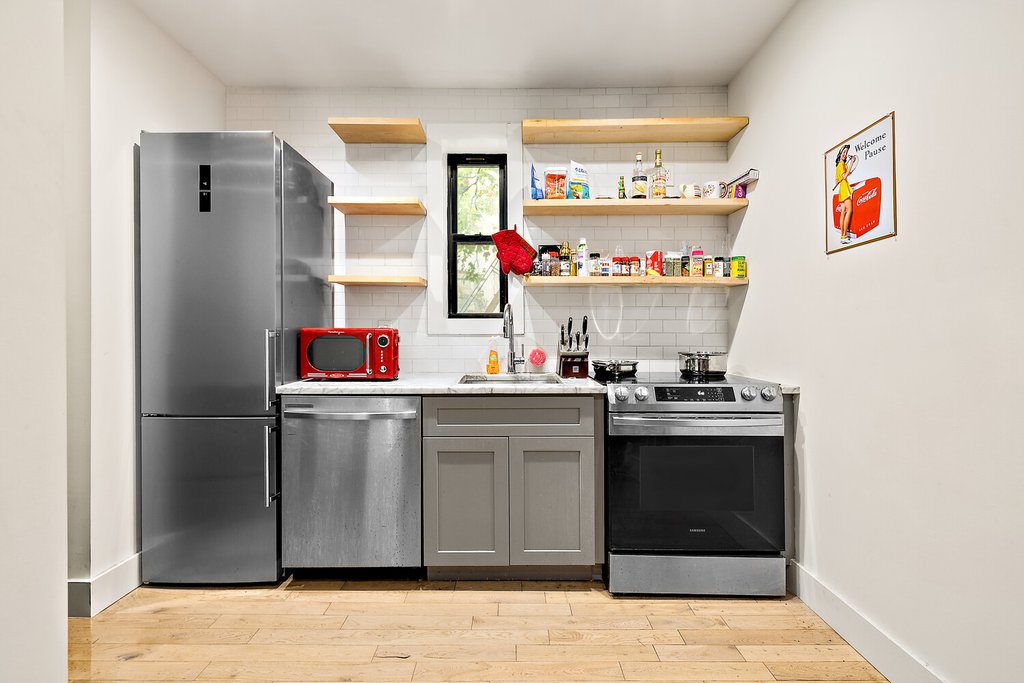 582 East 28th Street, Unit 3FAMILY photo 8