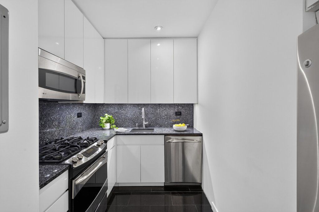155 East 34th Street, Unit 20K photo 10