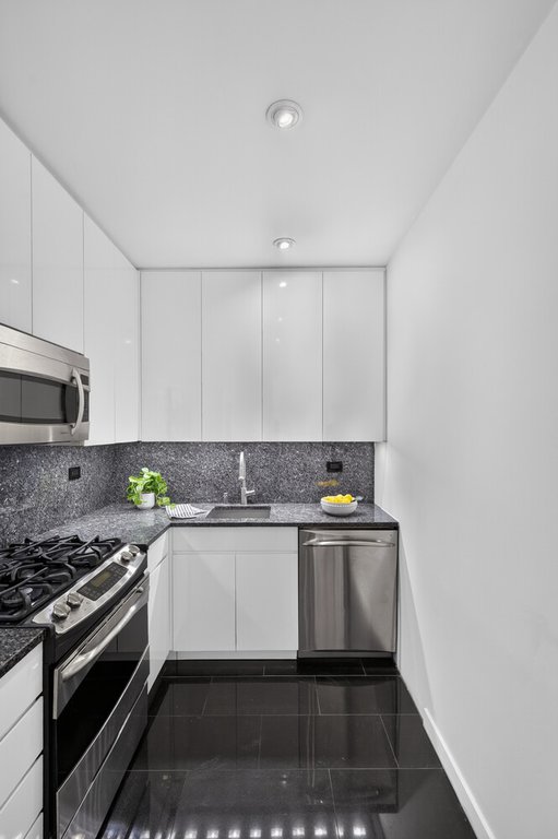 155 East 34th Street, Unit 20K photo 11