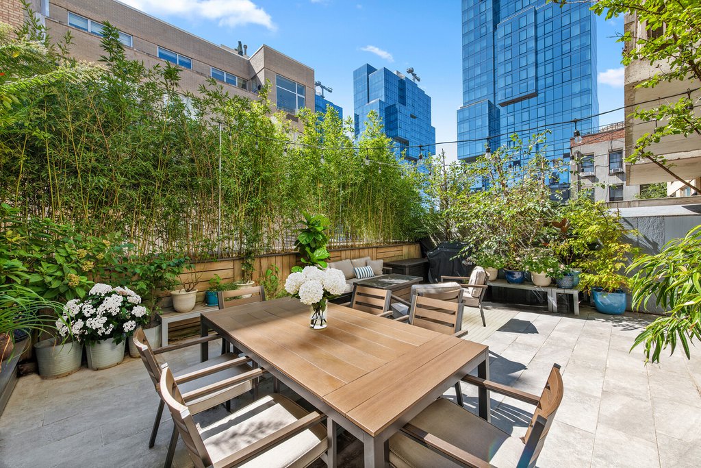 26 Broadway, Unit 204