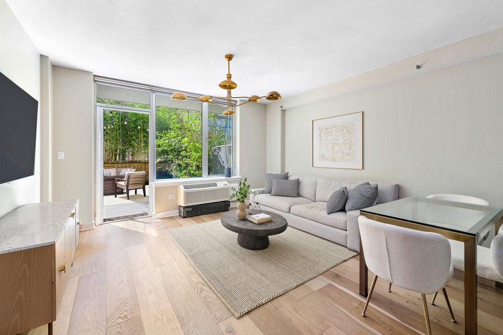 26 Broadway, Unit 204 photo 2