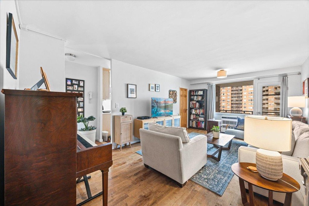 5700 Arlington Avenue, Unit 18V photo 3
