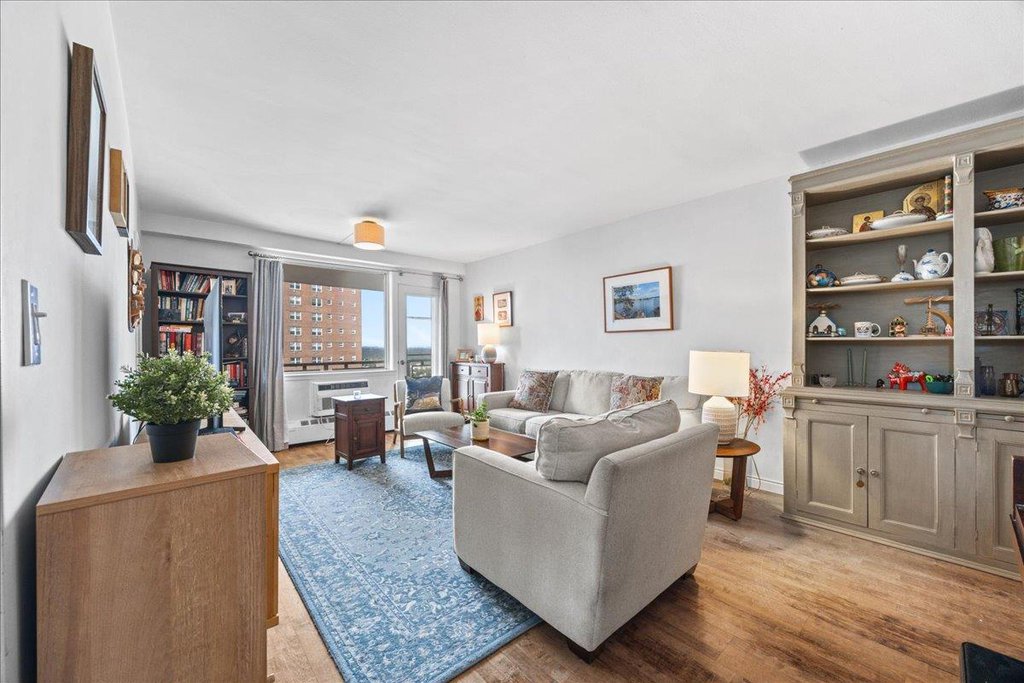 5700 Arlington Avenue, Unit 18V photo 4
