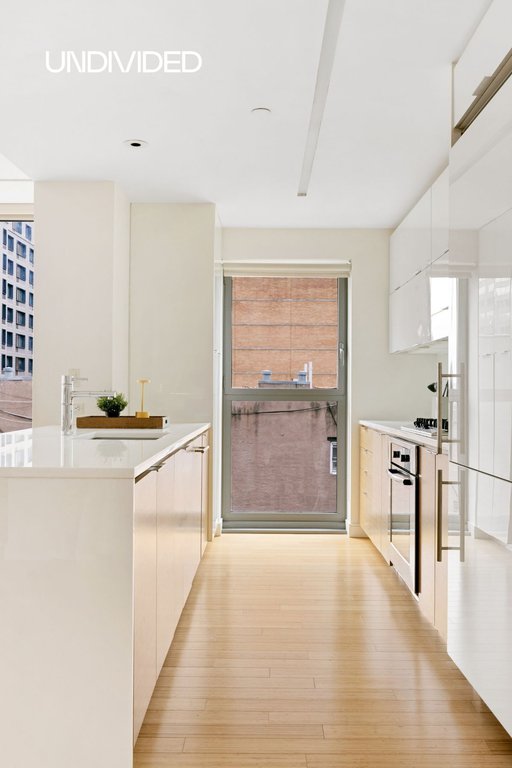 303 East 33rd Street, Unit 7F photo 6