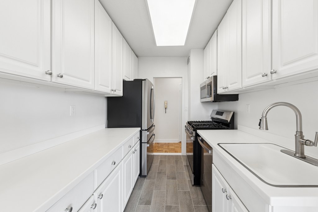 2400 Johnson Avenue, Unit 2D photo 9