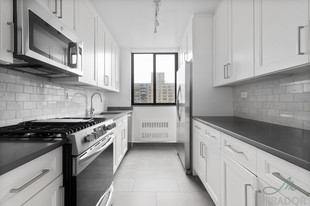 145 West 67th Street, Unit 9H photo 2
