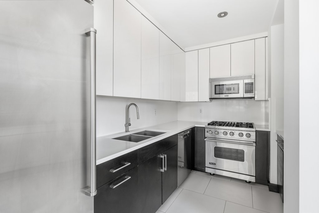 2 Columbus Avenue, Unit 15A photo 9
