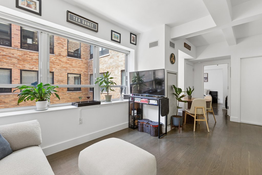 432 West 52nd Street, Unit 4C photo 2