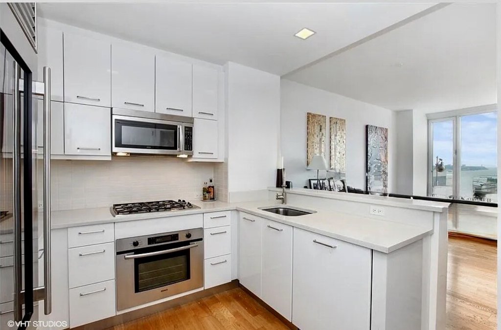 635 West 42nd Street, Unit 14D photo 2