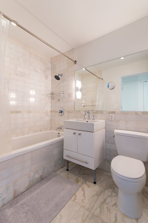 635 West 42nd Street, Unit 14D photo 3
