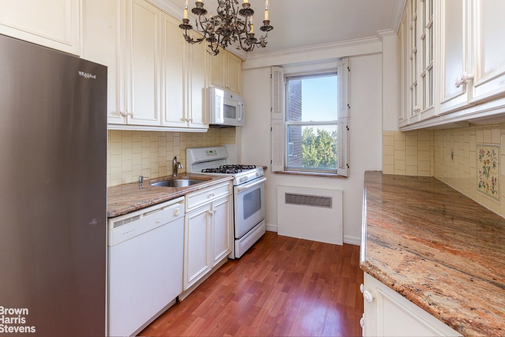 3135 Johnson avenue, Unit 12C