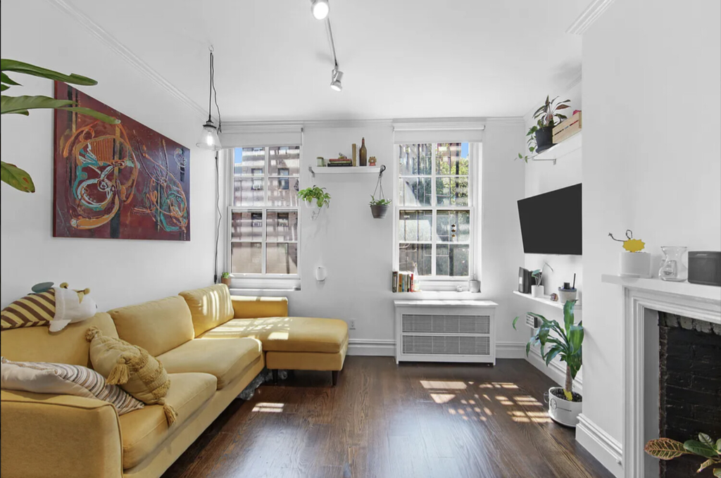 102 Greenwich Avenue, Unit 7