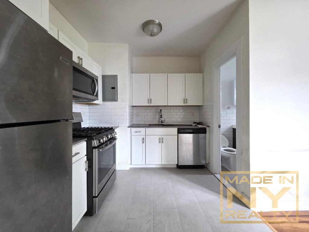 25-21 31st Avenue, Unit B54