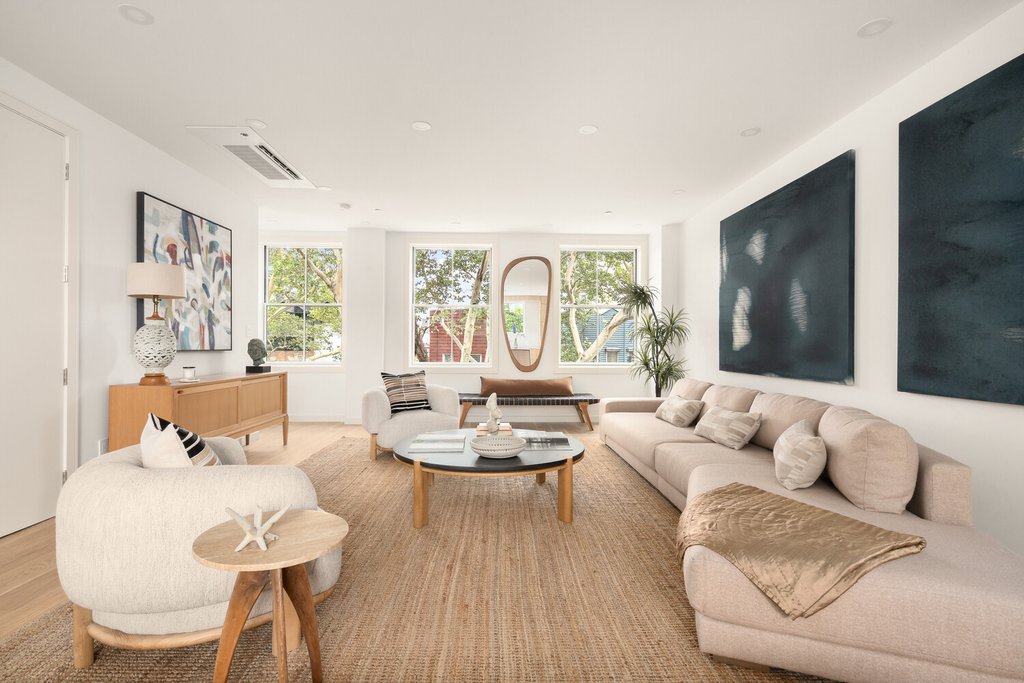 20 Orient Avenue, Unit B photo 2