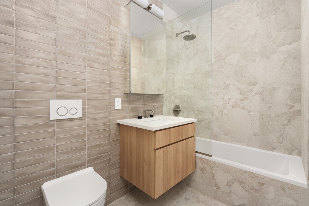 20 Orient Avenue, Unit B photo 9