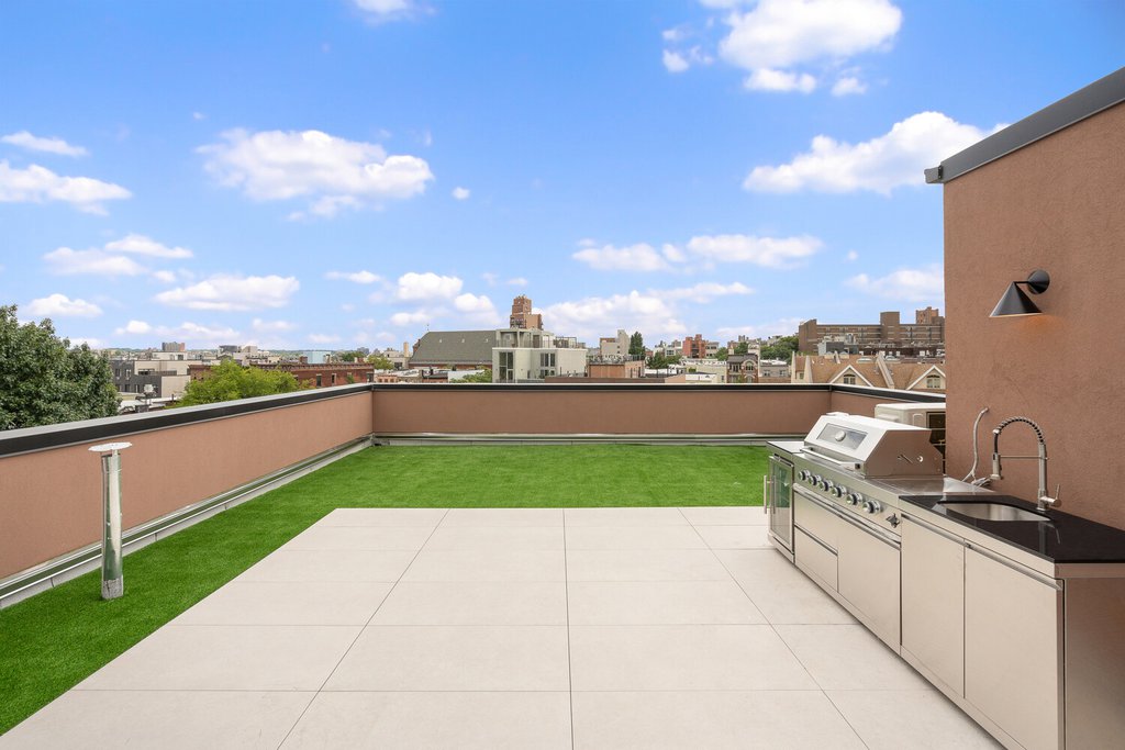 20 Orient Avenue, Unit B photo 10