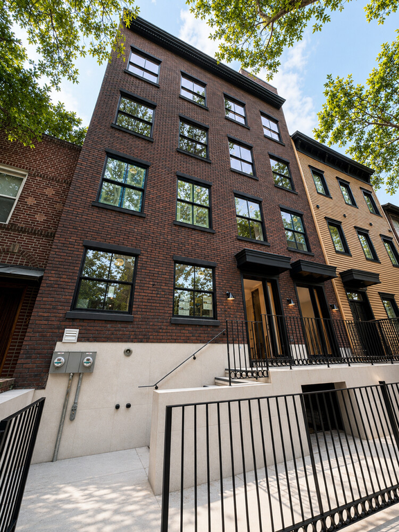 20 Orient Avenue, Unit B photo 11