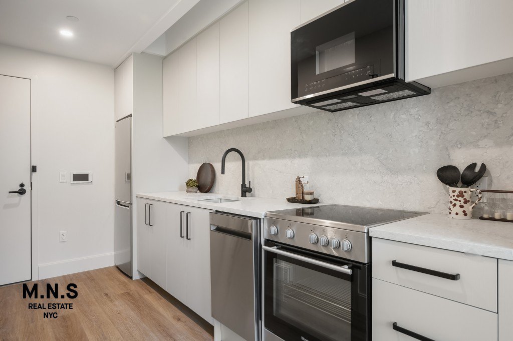 65 Dupont Street, Unit 802 photo 4